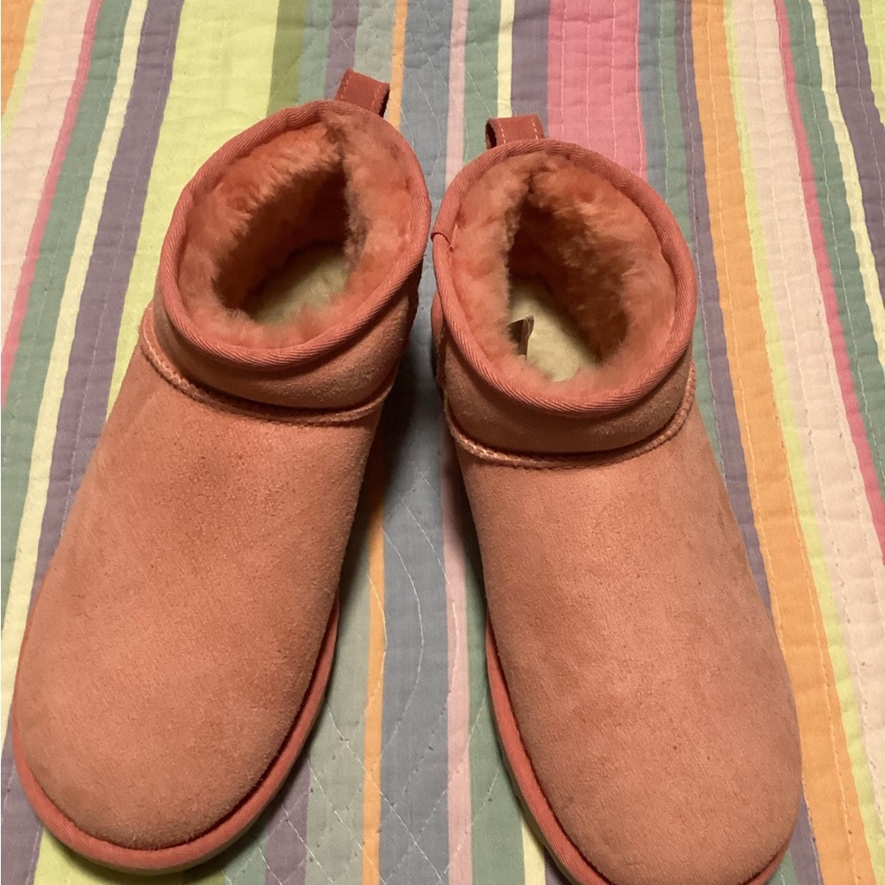 Women’s Ugg Classic Ultra Mini boot in a soft pink.
